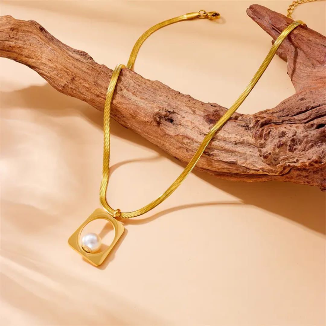 Zewyne Signature Necklace – Effortless Elegance Redefined