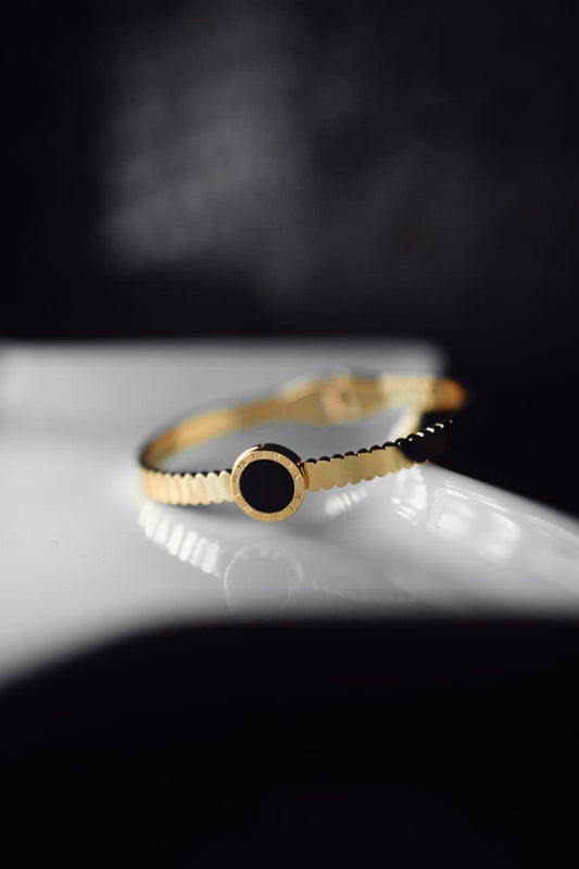 Zewyne Luxe Ring – A Statement of Confidence