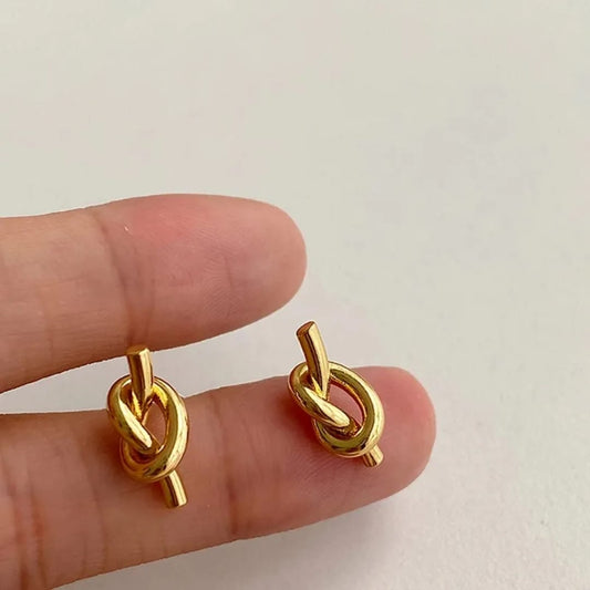 Zewyne Solenne Earrings – Crafted for Effortless Elegance