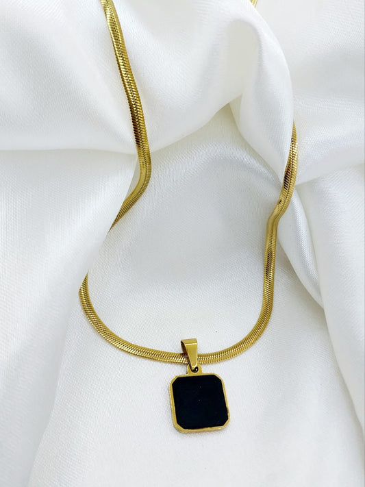 Zewyne Halo Necklace – Where Subtlety Shines